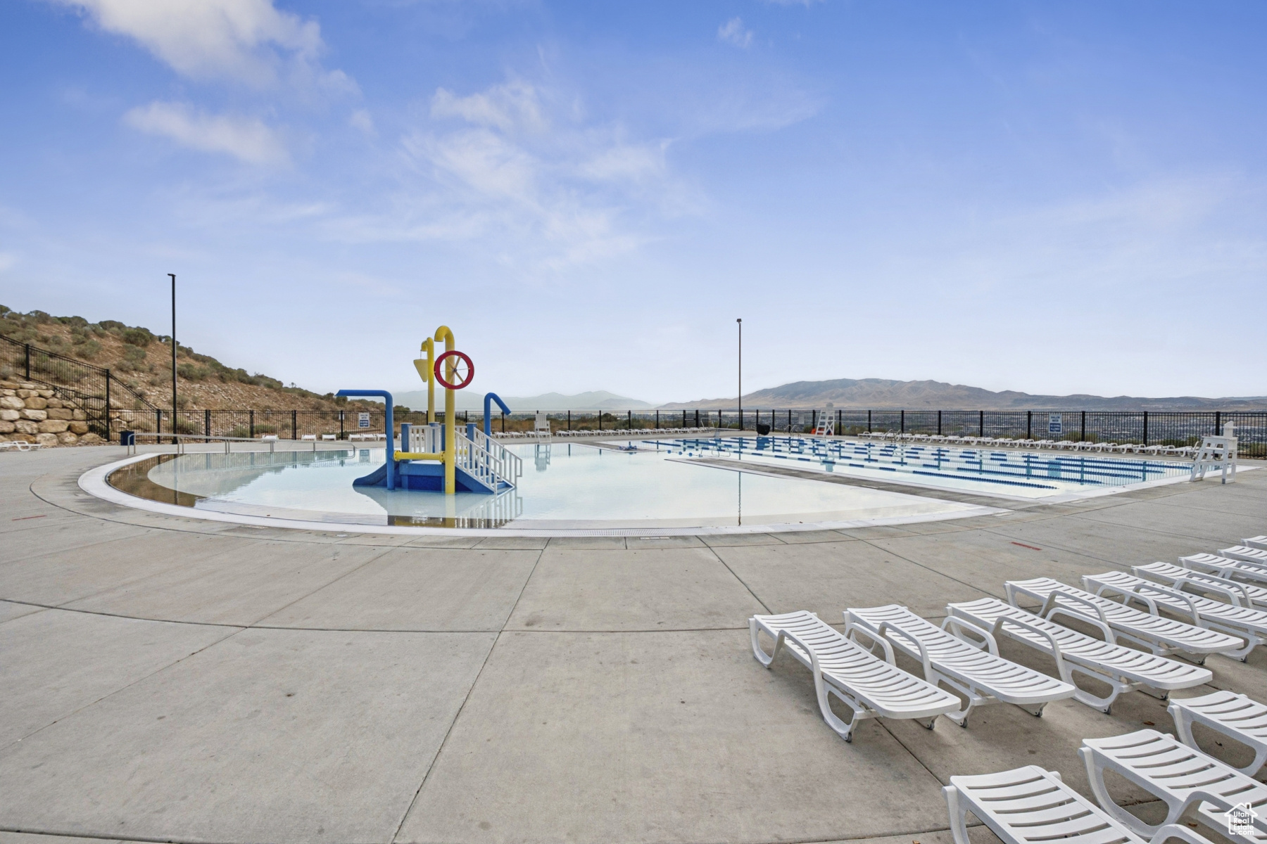 CRESTHAVEN VILLAGE - Residential