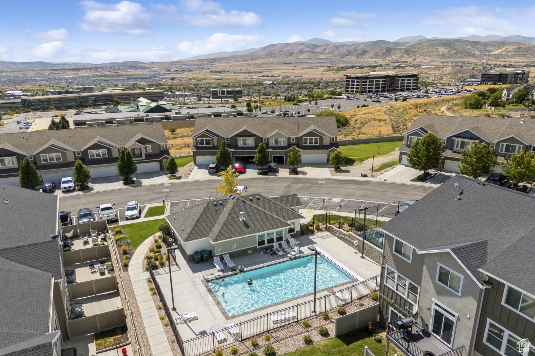 CRESTHAVEN VILLAGE - Residential