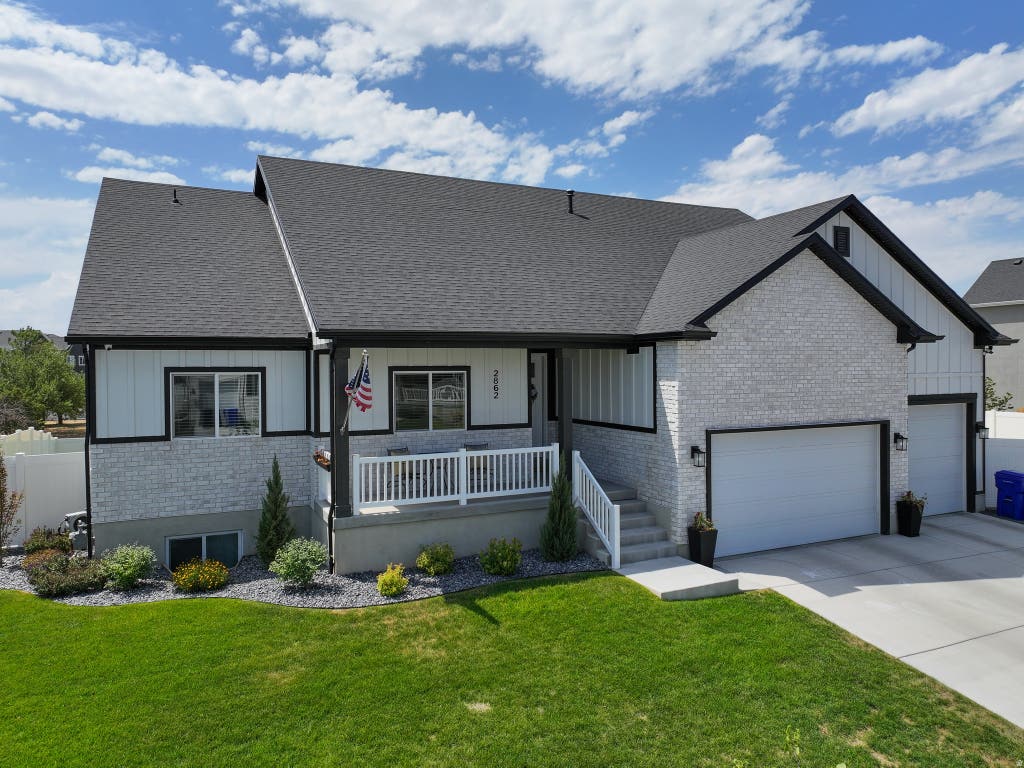 Photo of 2862 S ALLISON WAY, Syracuse, UT 84075 (MLS # 2175656)