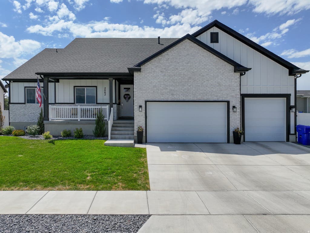 Photo of 2862 S ALLISON WAY, Syracuse, UT 84075 (MLS # 2175656)