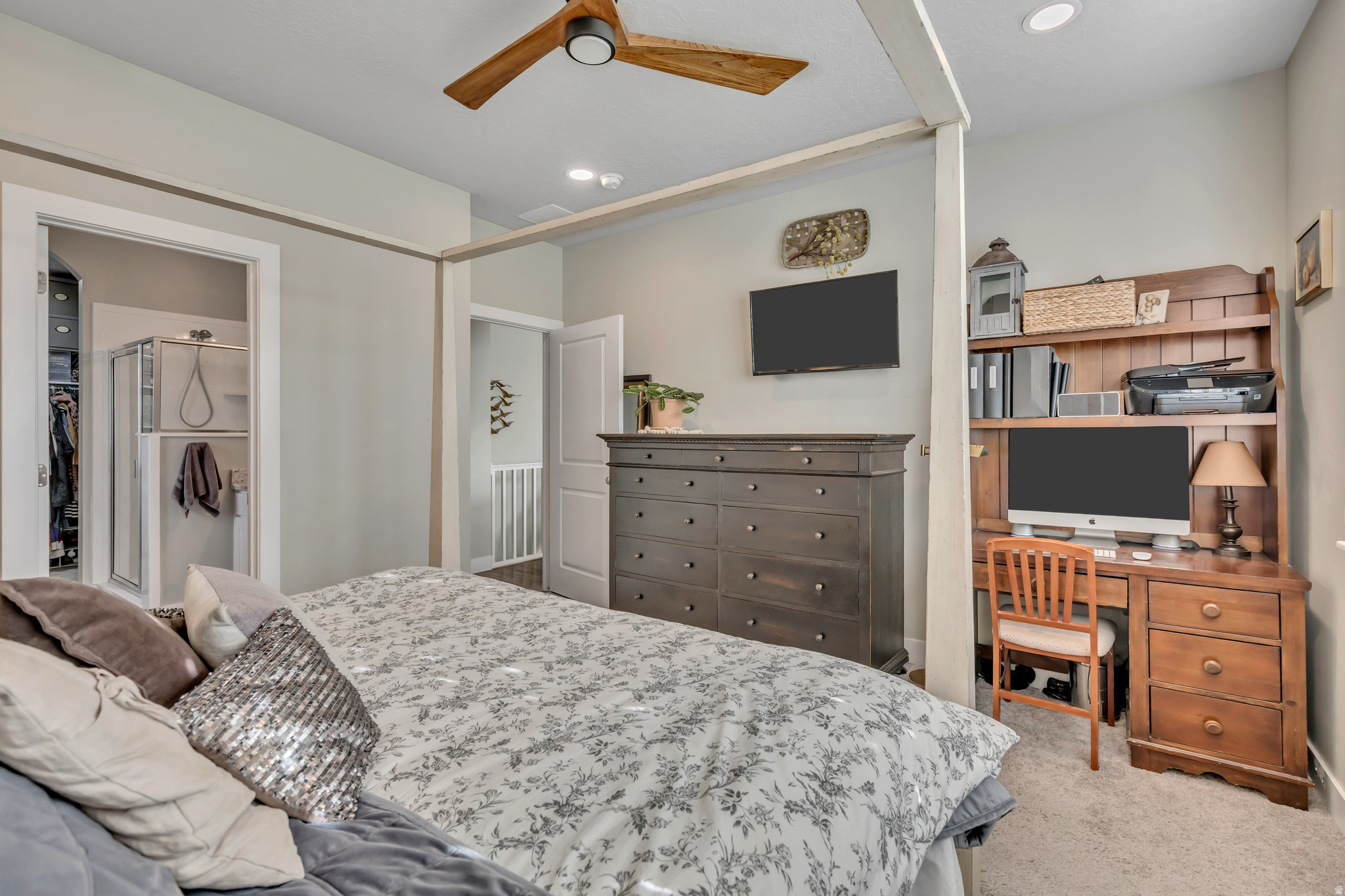 VILLAGE - Residential