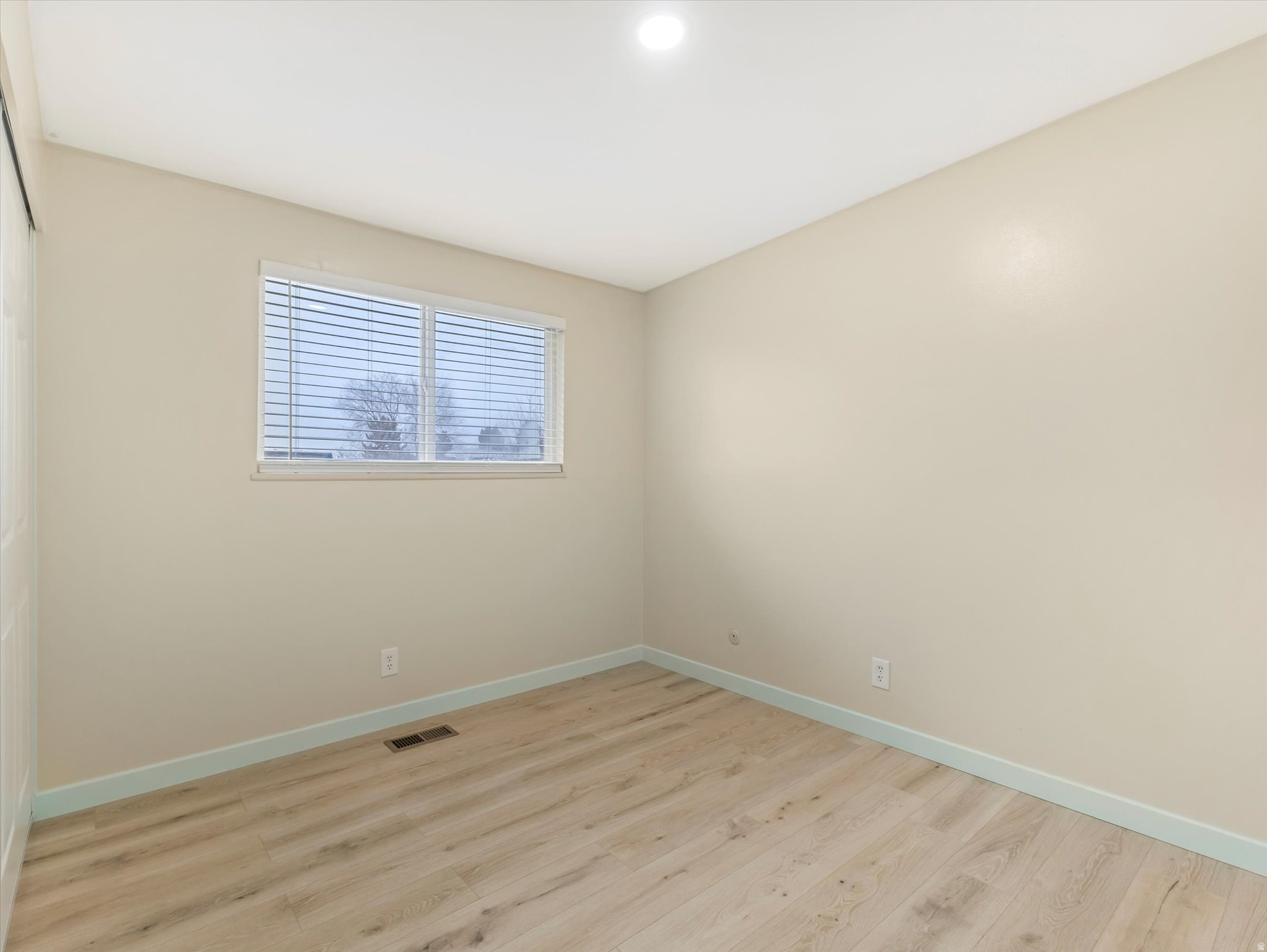 VALLEY DOWN #4 - Residential