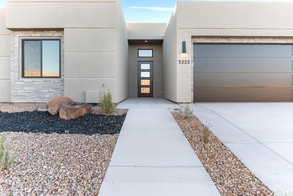 Photo of 3222 S HIDEAWAY PL, Hurricane, UT 84737 (MLS # 2138029)