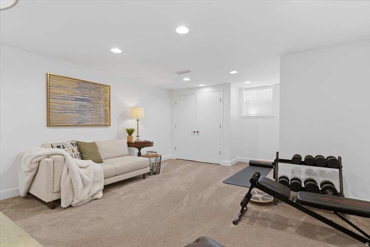 YALECREST - Residential