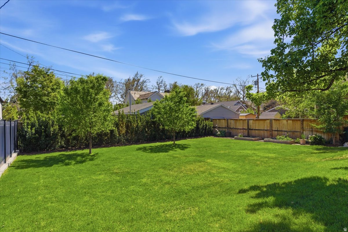 YALECREST - Residential