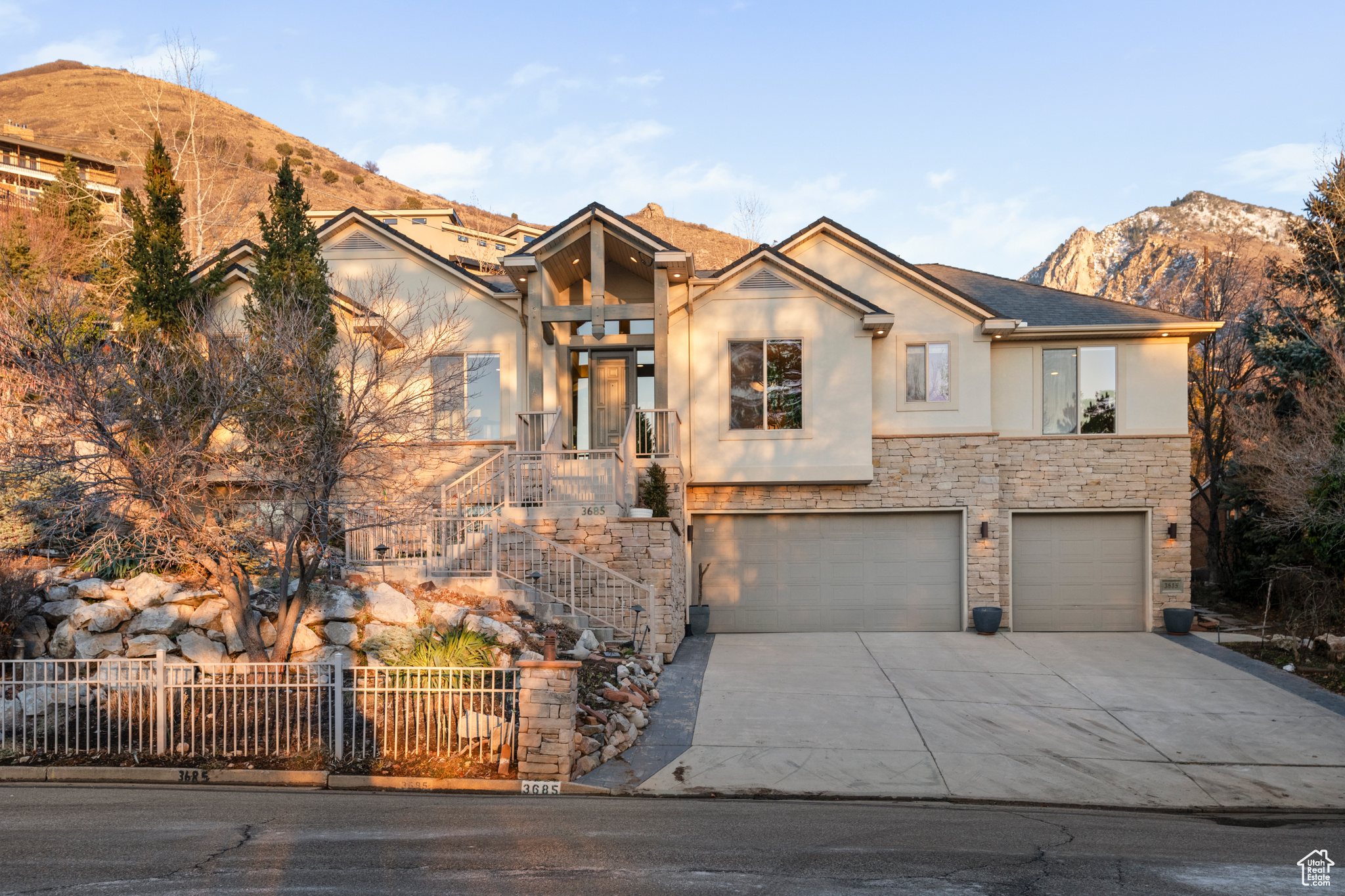 3685 S Gilroy Cir, Salt Lake City, Utah image 3