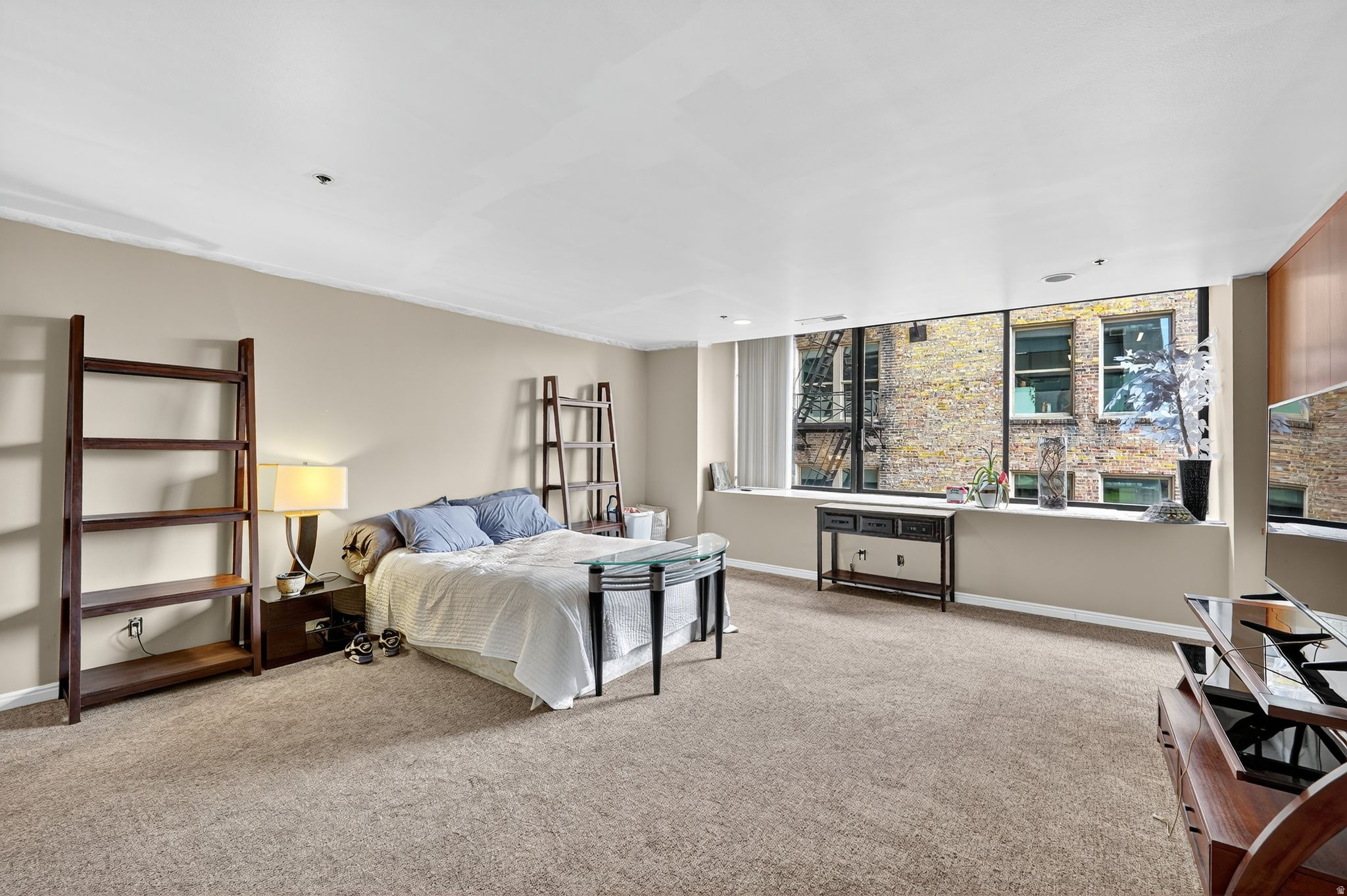 AMERICAN TOWERS - Residential