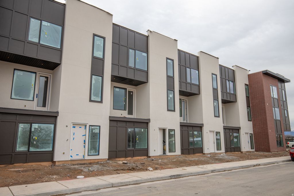 Photo of 597 E SAVVY CV #45, Salt Lake City, UT 84107 (MLS # 2127908)