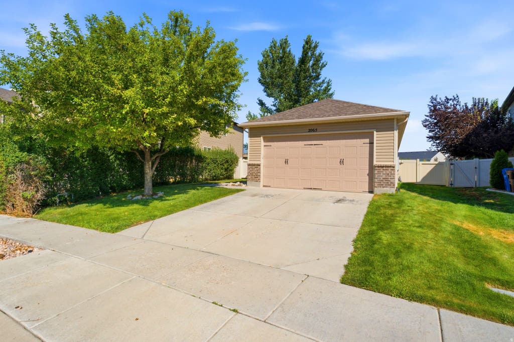 Photo of 2065 E JORDAN WAY N, Eagle Mountain, UT 84005 (MLS # 2174233)