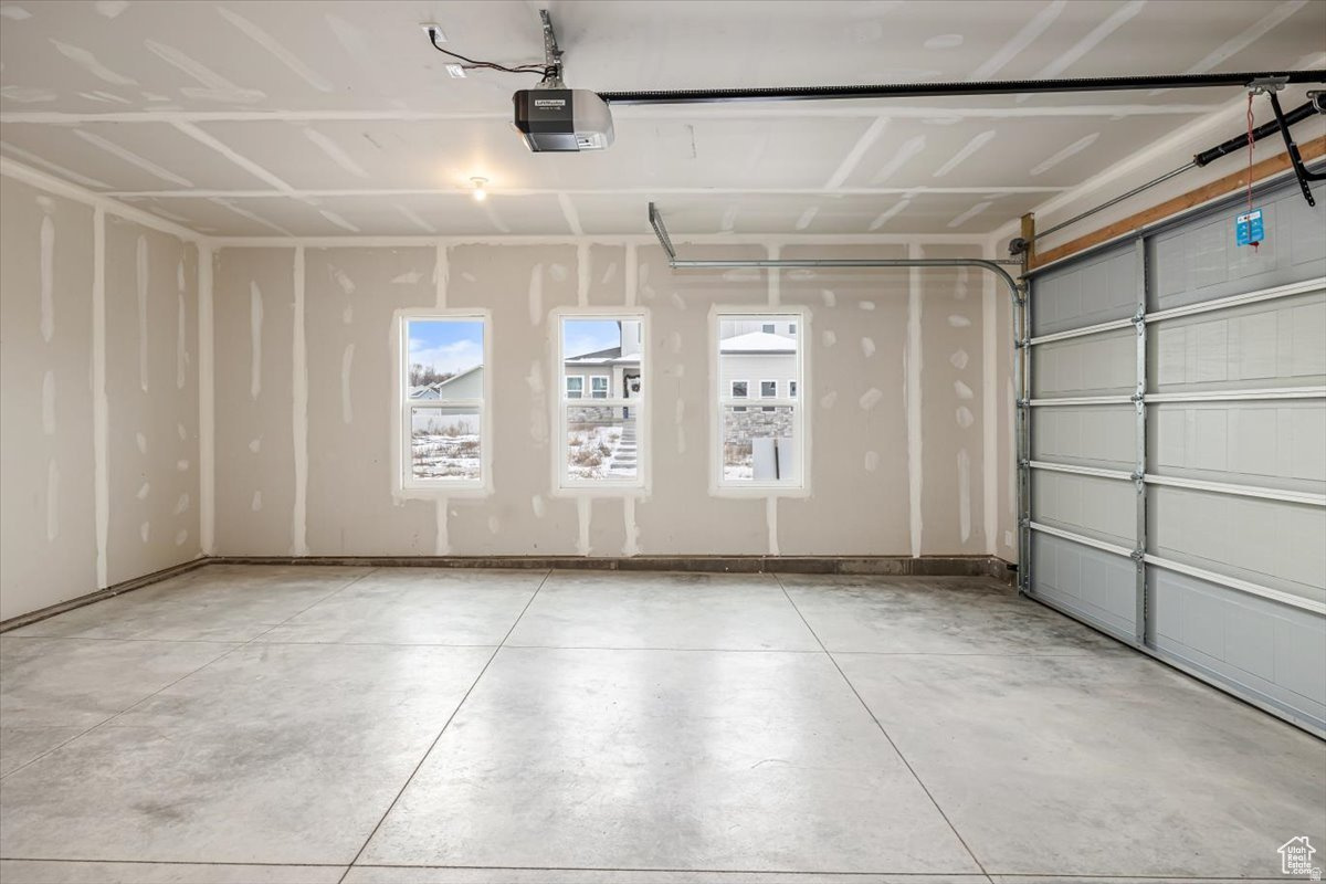 SMILING H - Residential