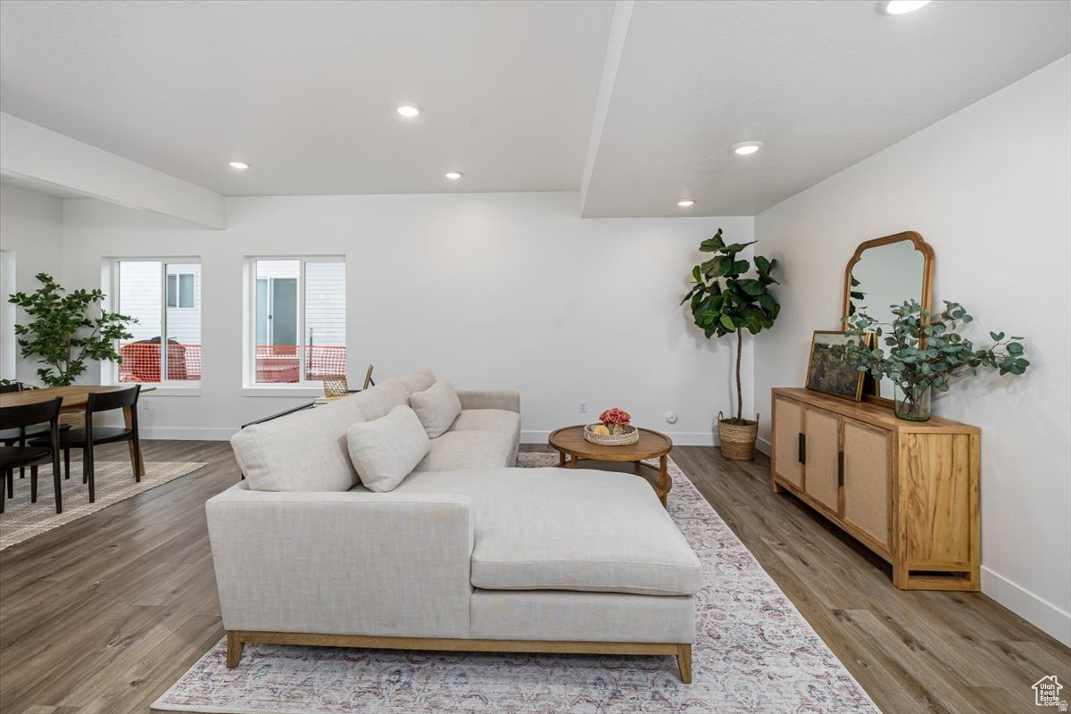 SMILING H - Residential