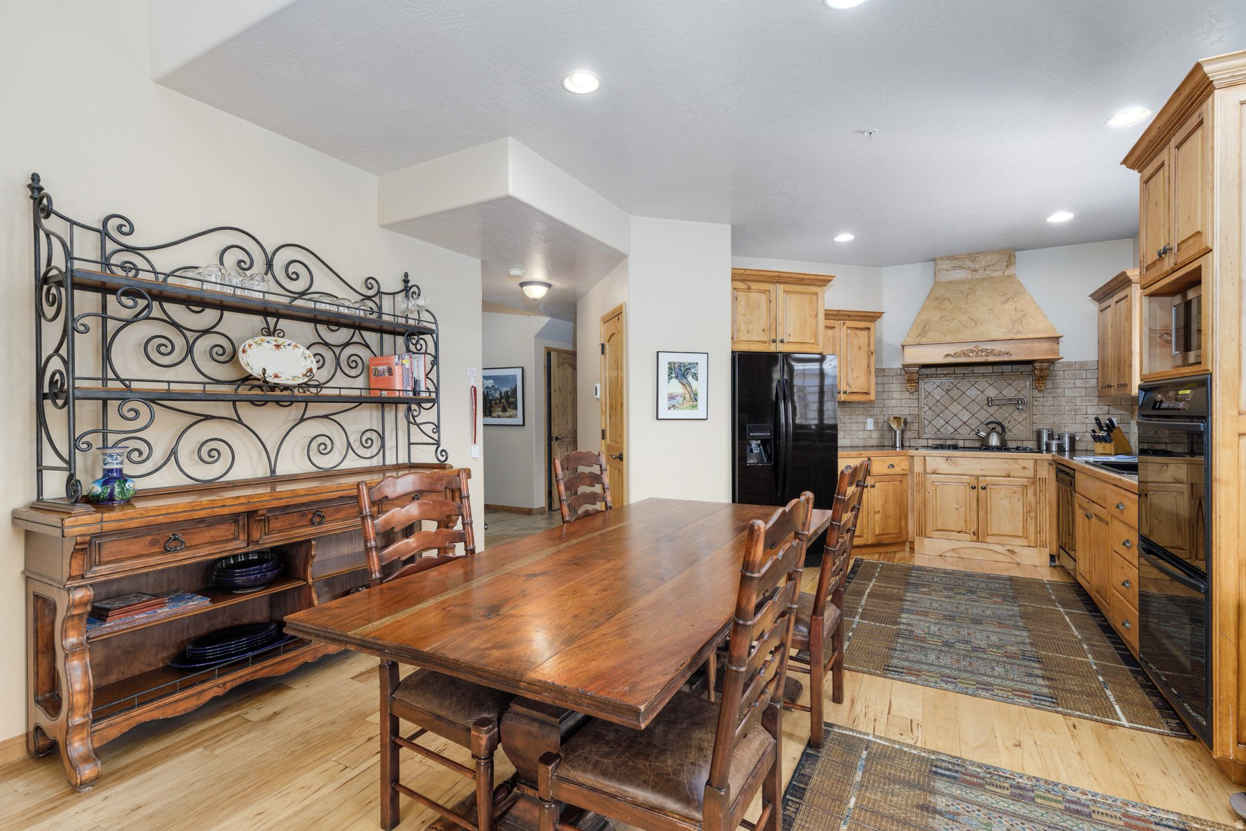 CASCADES AT MOOSE HOLLOW - Residential