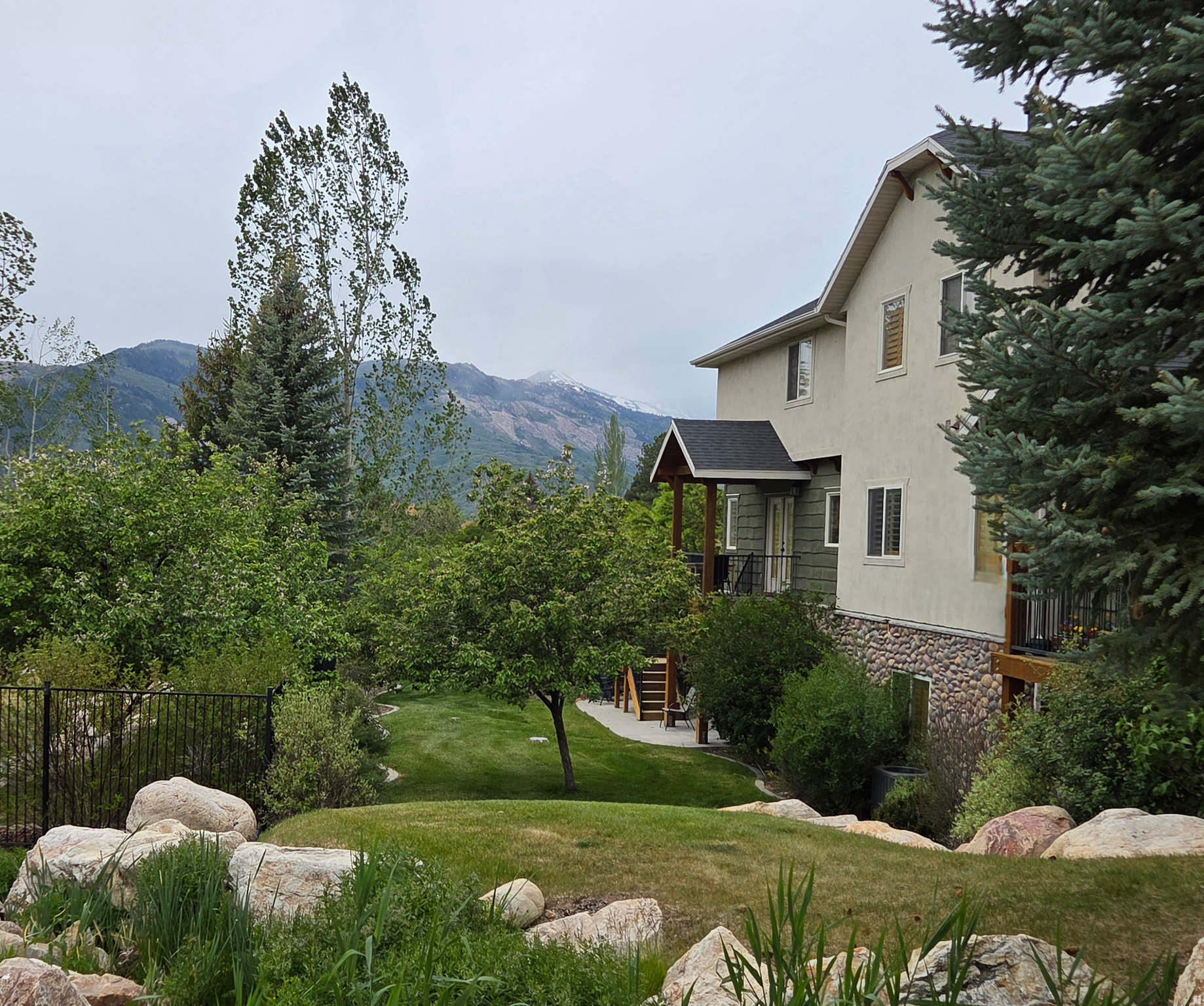 CASCADES AT MOOSE HOLLOW - Residential