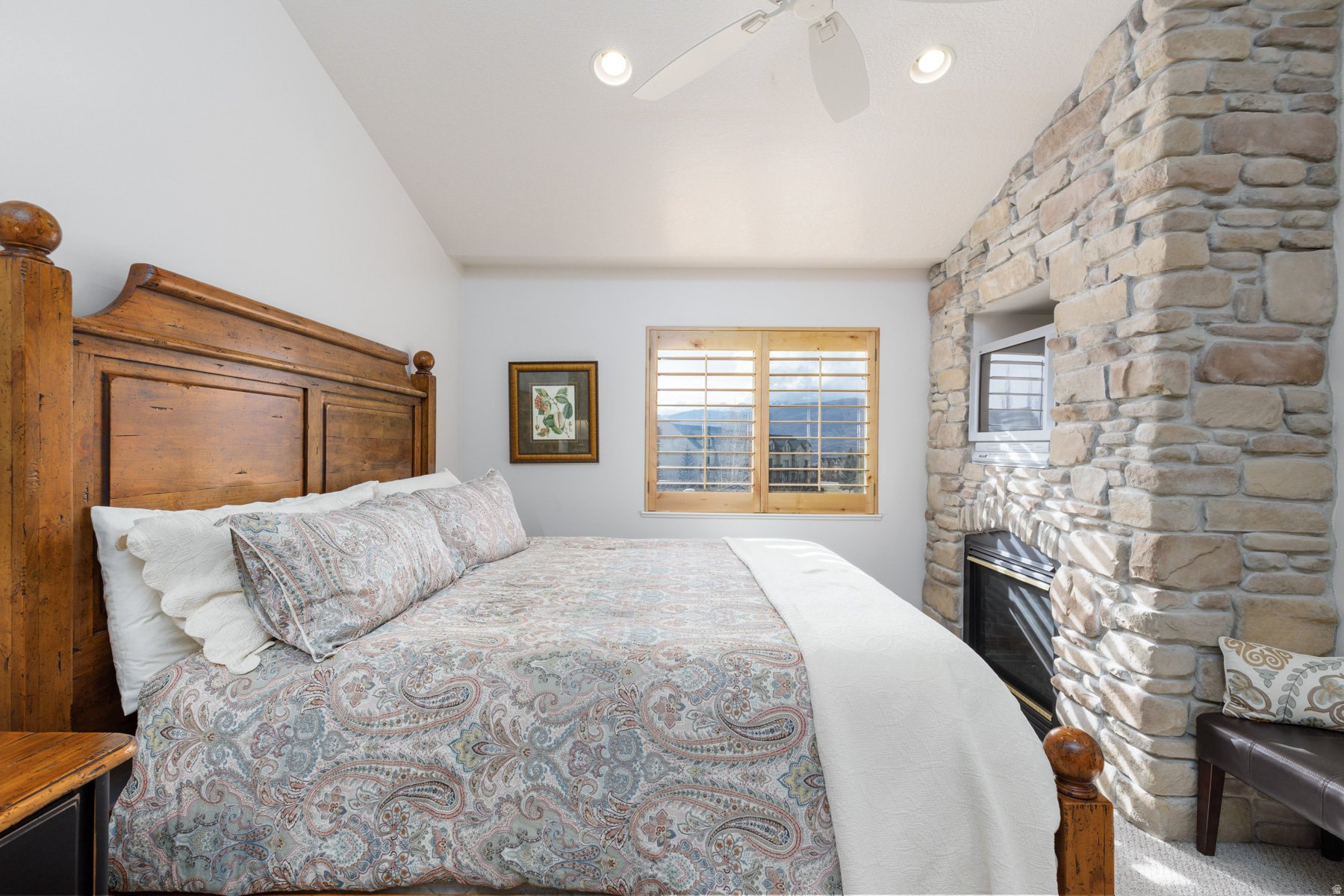 CASCADES AT MOOSE HOLLOW - Residential