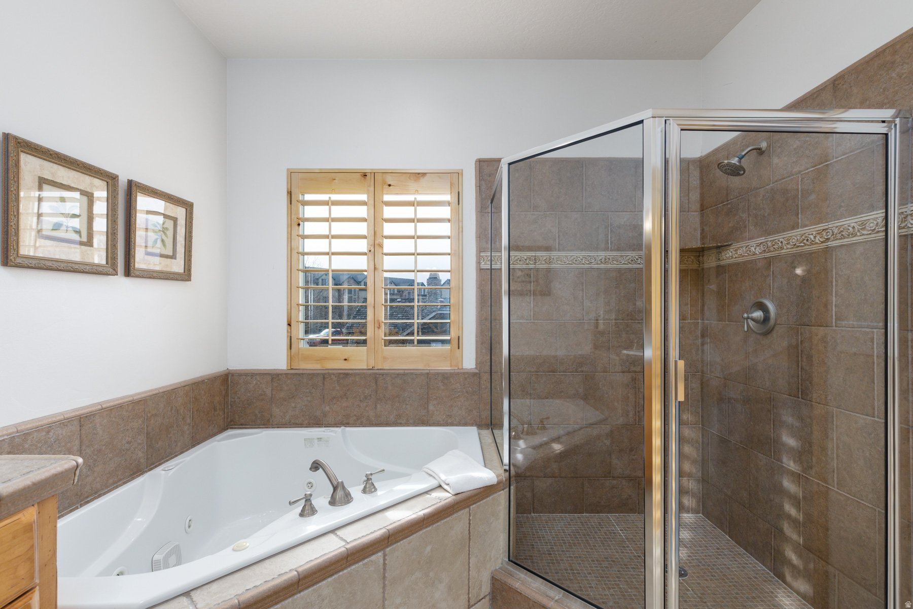 CASCADES AT MOOSE HOLLOW - Residential