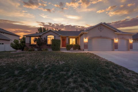 Photo of 319 E 2300 RES S, Kaysville, UT 84037 (MLS # 2177754)
