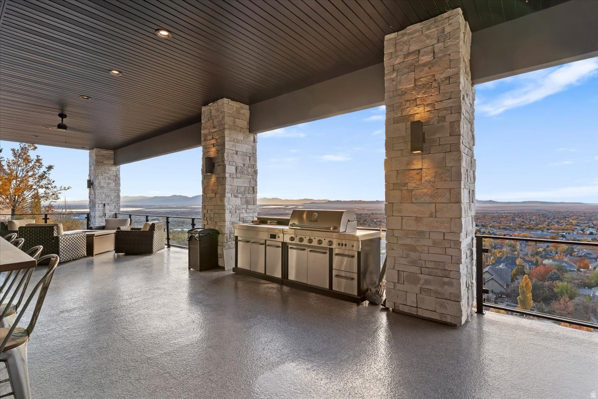 DEER CREST AT HIDDEN SPRINGS - Residential