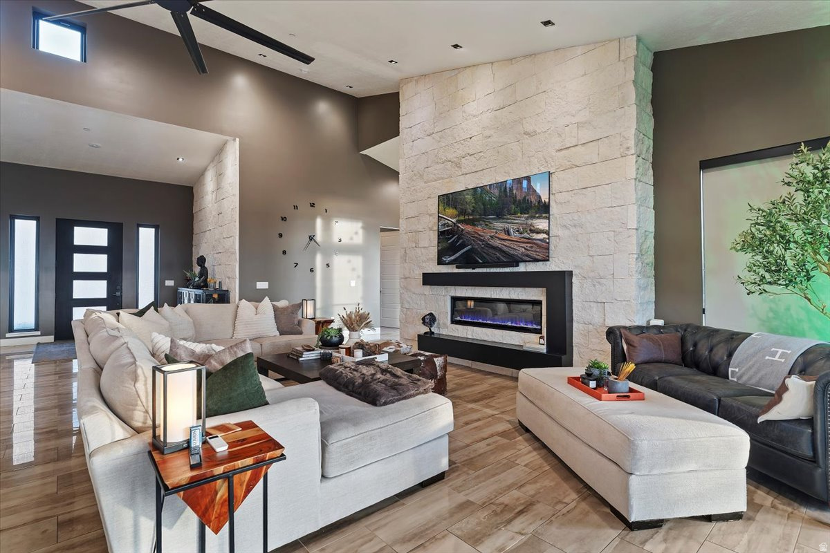 DEER CREST AT HIDDEN SPRINGS - Residential