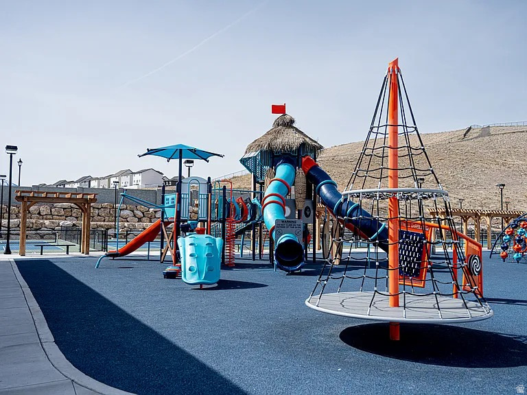 QUAILHILL - Residential