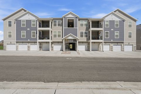 Photo of 1838 W EAGLEWOOD DR #202, Saratoga Springs, UT 84045 (MLS # 2151634)