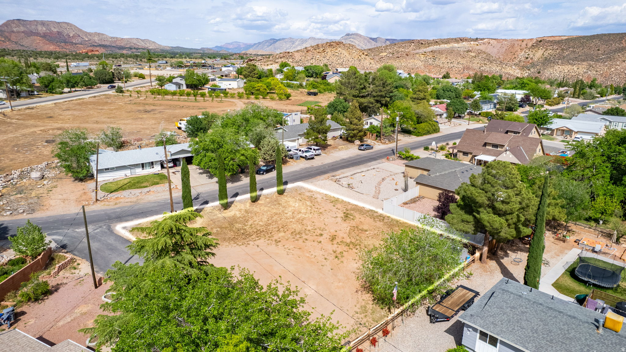 LEEDS ESTATES - Land