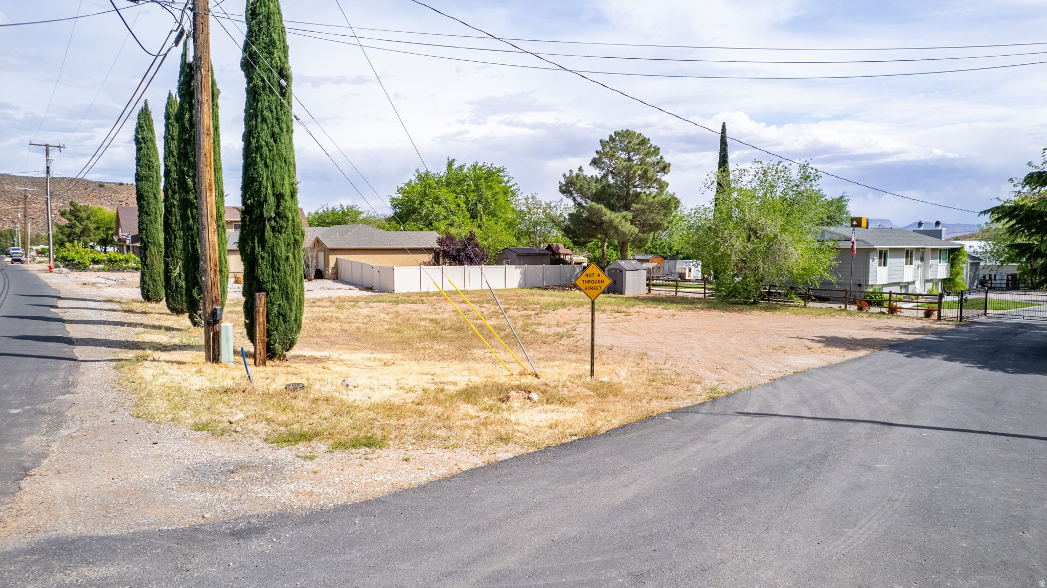 LEEDS ESTATES - Land