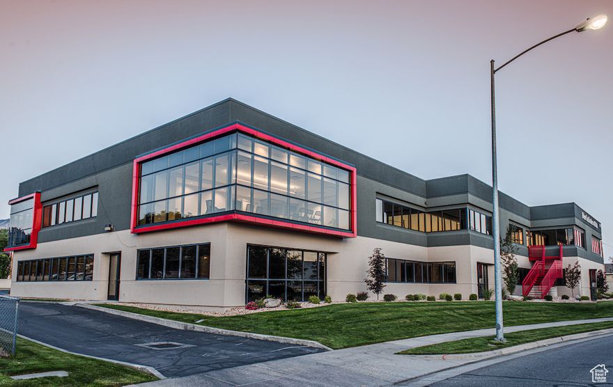 Ste 100: 3,005 RSF, Ste 110: 924 RSF, Ste 120: 2,424 RSF, Ste 100/110/120: 6,353 RSF, Ste 140: 800 RSF Excellent Location Adjacent to Fashion Place Mall and Many Other Amenities Close Proximity to Tosh Medical Center Ample Parking: 4-1,000 SF