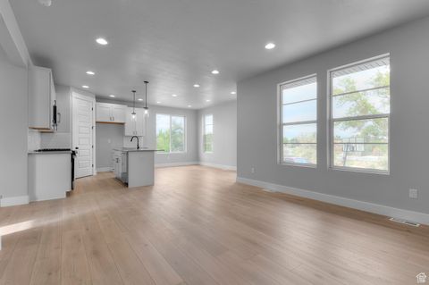 Tiny photo for 504 W MAIDENGRASS WAY, Draper, UT 84020 (MLS # 2116069)