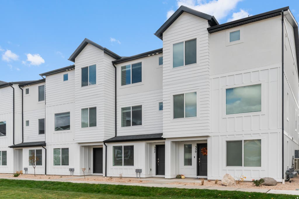 Photo of 1226 N 275 E #200, Harrisville, UT 84404 (MLS # 2172116)