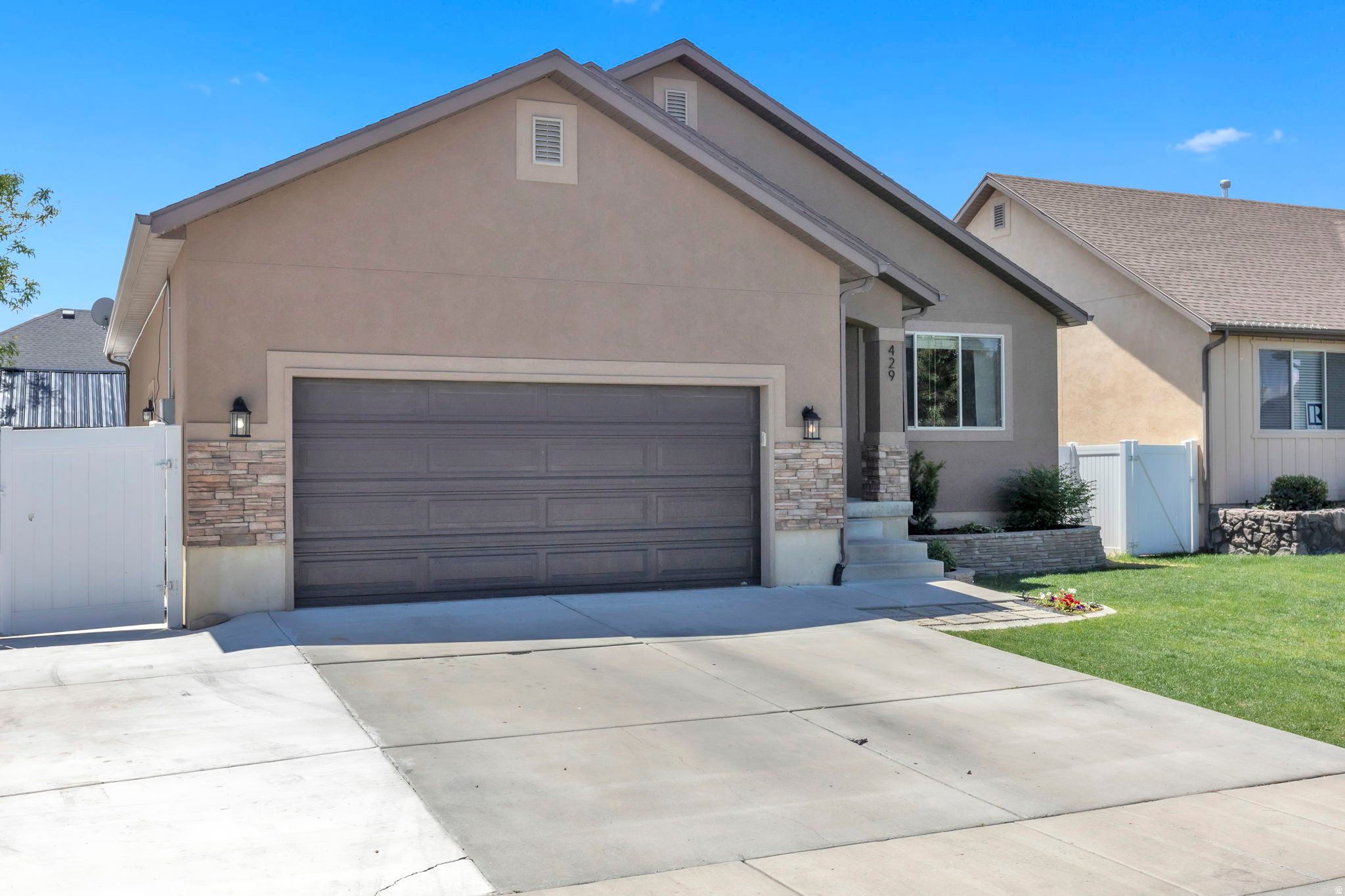 SPANISH TRAILS - Residential