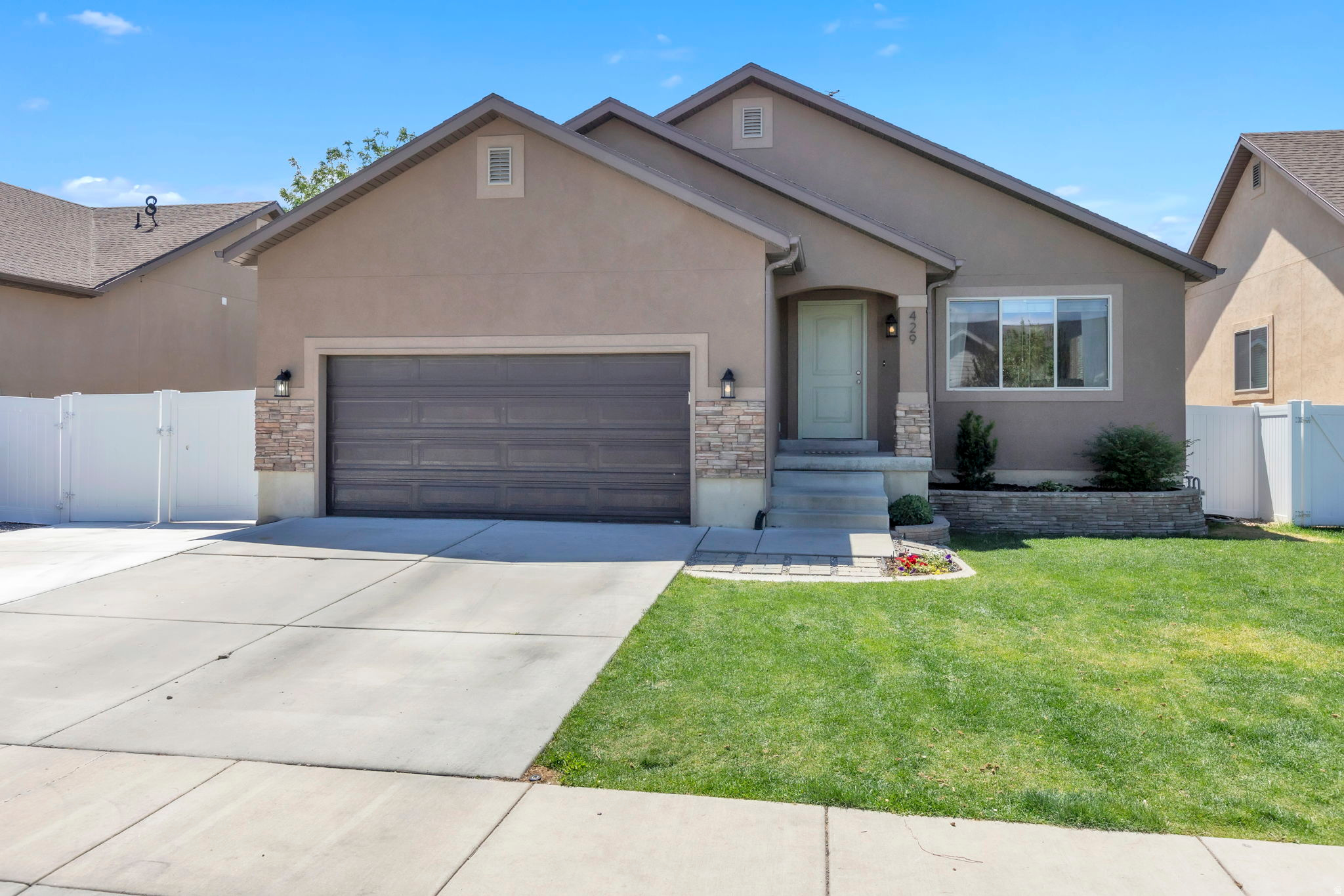 SPANISH TRAILS - Residential