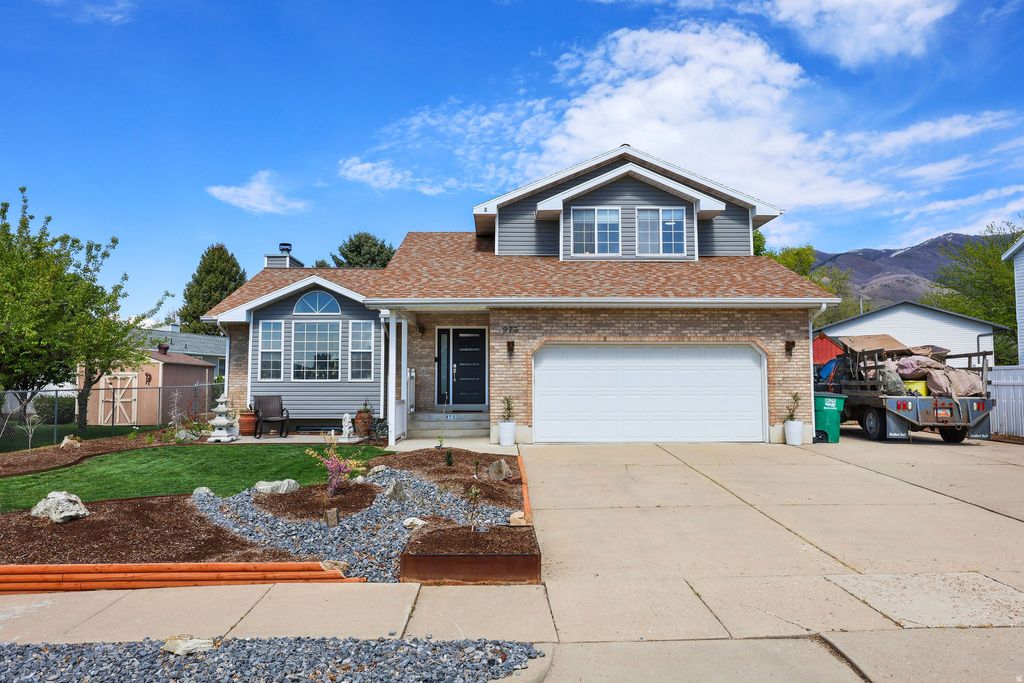 Photo of 973 S VIA LA COSTA WAY, Kaysville, UT 84037 (MLS # 2149948)