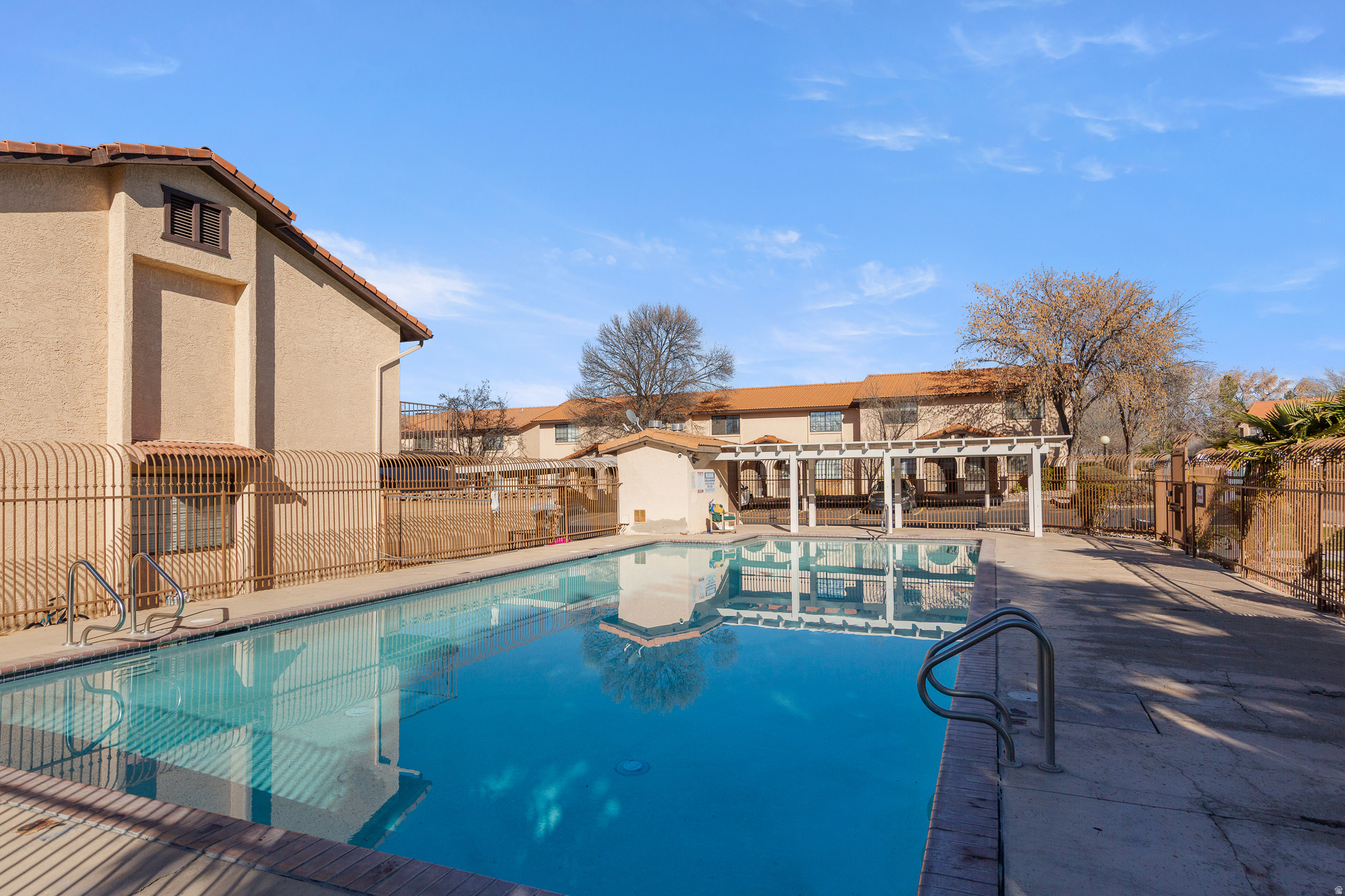 COLOR VIEW TH 3 - Residential