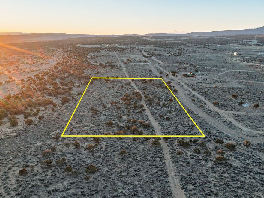 Five-acre lot just outside Starvation State Park in Duchesne, Utah. Enjoy fantastic views of Starvation Reservoir and walking-distance access to the park. Property has been surveyed and perc tested. Buyer to install well, septic, and power, or choose an off-grid setup with solar and generator. Endless recreational opportunities await-boating, fishing, hiking, and more.