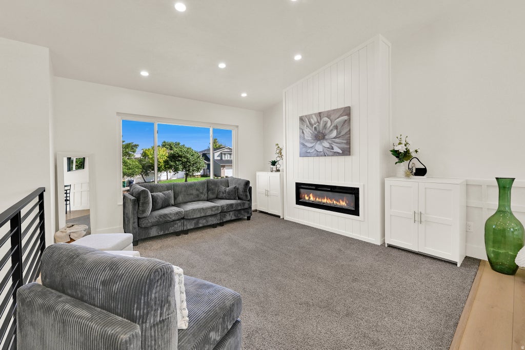 Photo of 405 W 1900 S, Clearfield, UT 84015 (MLS # 2182692)