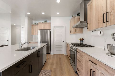 Tiny photo for 6181 S WHITE BEE CIR, Saint George, UT 84790 (MLS # 2147007)