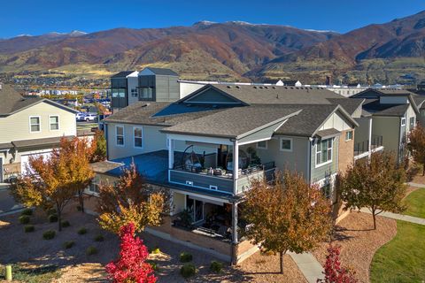 Photo of 1207 W JACKSON AVE, Farmington, UT 84025 (MLS # 2120302) Photo of 1207 W JACKSON AVE, Farmington, UT 84025 (MLS # 2120302)