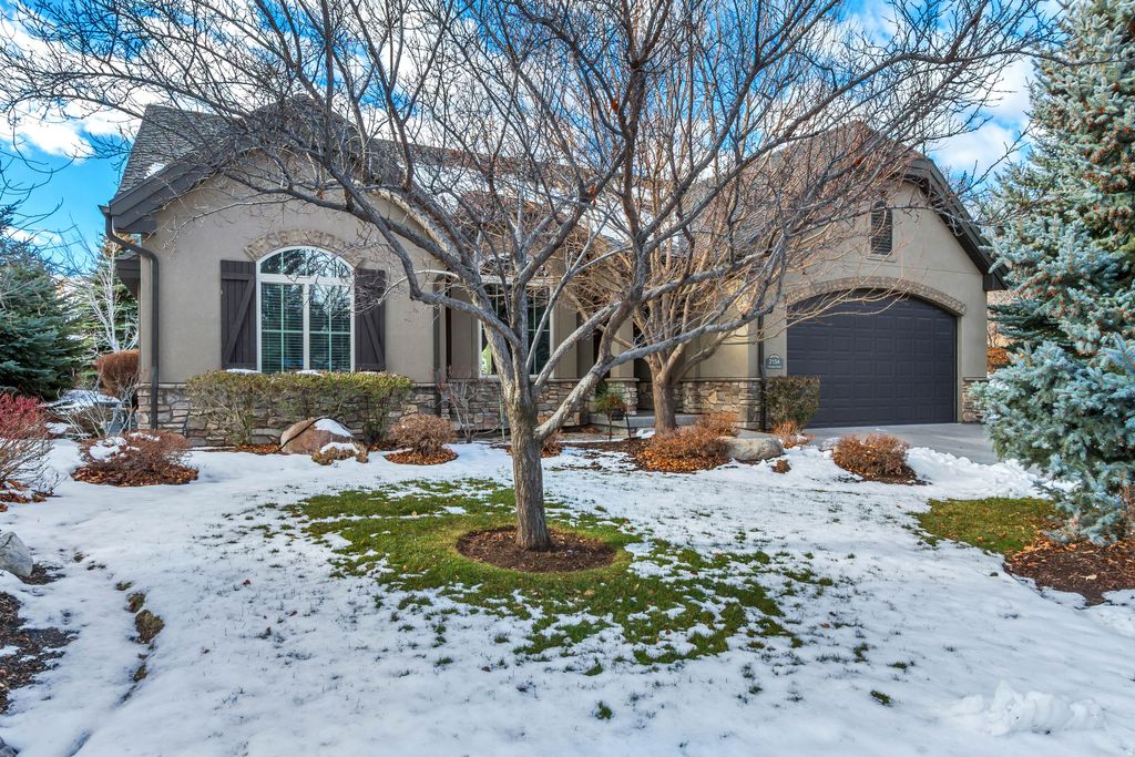Photo of 2154 E VISCAYA DR, Draper (UT Cnty), UT 84020 (MLS # 2126800)