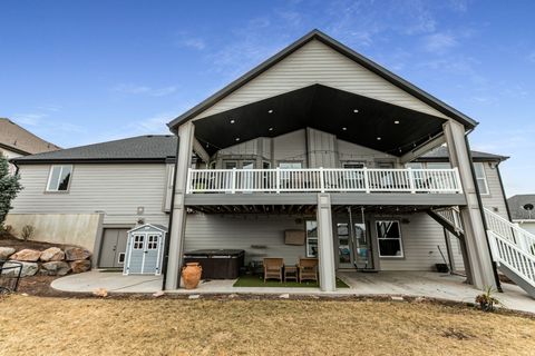 Tiny photo for 977 S PARKWAY E, North Salt Lake, UT 84054 (MLS # 2138399)