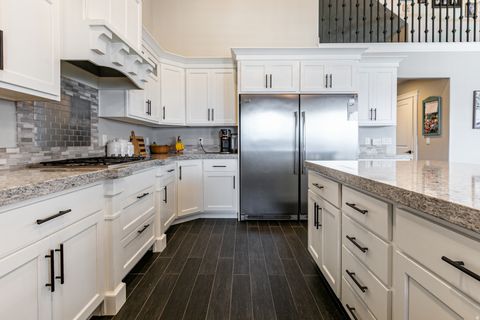 Tiny photo for 977 S PARKWAY E, North Salt Lake, UT 84054 (MLS # 2138399)