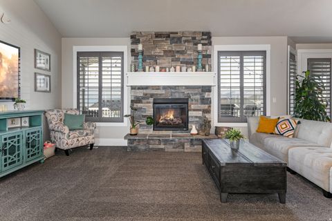 Tiny photo for 977 S PARKWAY E, North Salt Lake, UT 84054 (MLS # 2138399)
