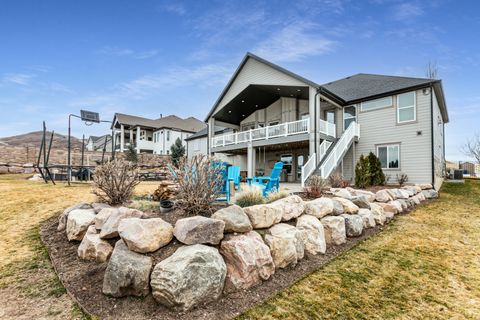 Tiny photo for 977 S PARKWAY E, North Salt Lake, UT 84054 (MLS # 2138399)