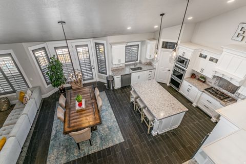 Tiny photo for 977 S PARKWAY E, North Salt Lake, UT 84054 (MLS # 2138399)