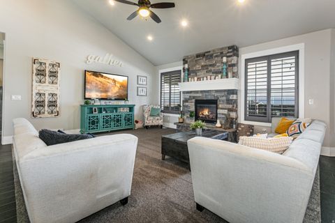 Tiny photo for 977 S PARKWAY E, North Salt Lake, UT 84054 (MLS # 2138399)