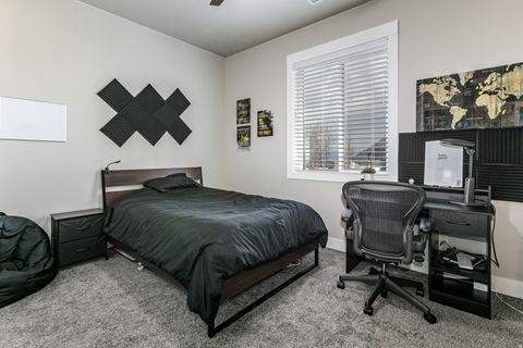 Tiny photo for 977 S PARKWAY E, North Salt Lake, UT 84054 (MLS # 2138399)