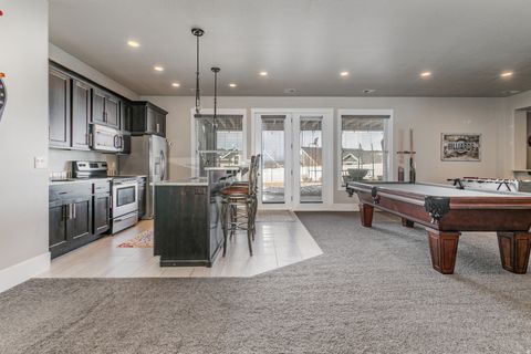 Tiny photo for 977 S PARKWAY E, North Salt Lake, UT 84054 (MLS # 2138399)