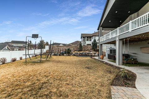 Tiny photo for 977 S PARKWAY E, North Salt Lake, UT 84054 (MLS # 2138399)