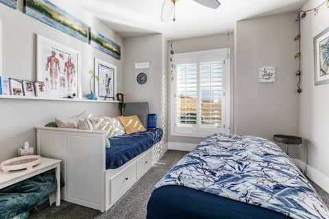 Tiny photo for 977 S PARKWAY E, North Salt Lake, UT 84054 (MLS # 2138399)