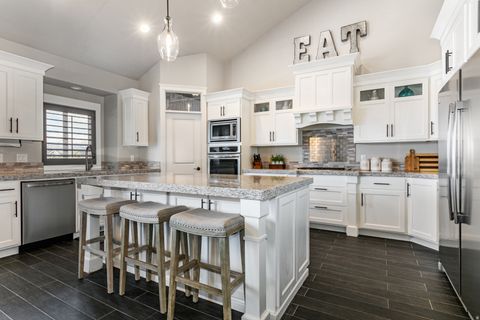 Tiny photo for 977 S PARKWAY E, North Salt Lake, UT 84054 (MLS # 2138399)
