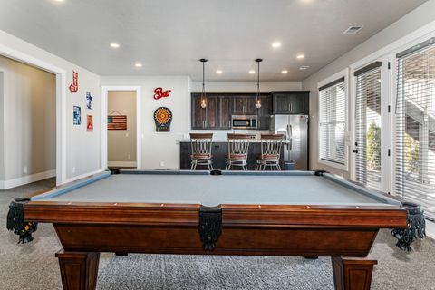 Tiny photo for 977 S PARKWAY E, North Salt Lake, UT 84054 (MLS # 2138399)